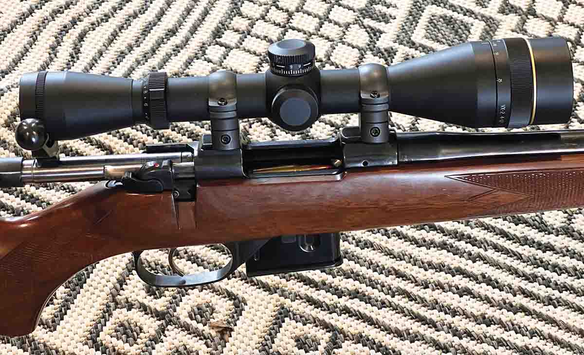 Zak uses a CZ 527 221 Fireball in its hunting setup with a Leupold VX-2 rifle scope 4-12x 40mm and its bipod.